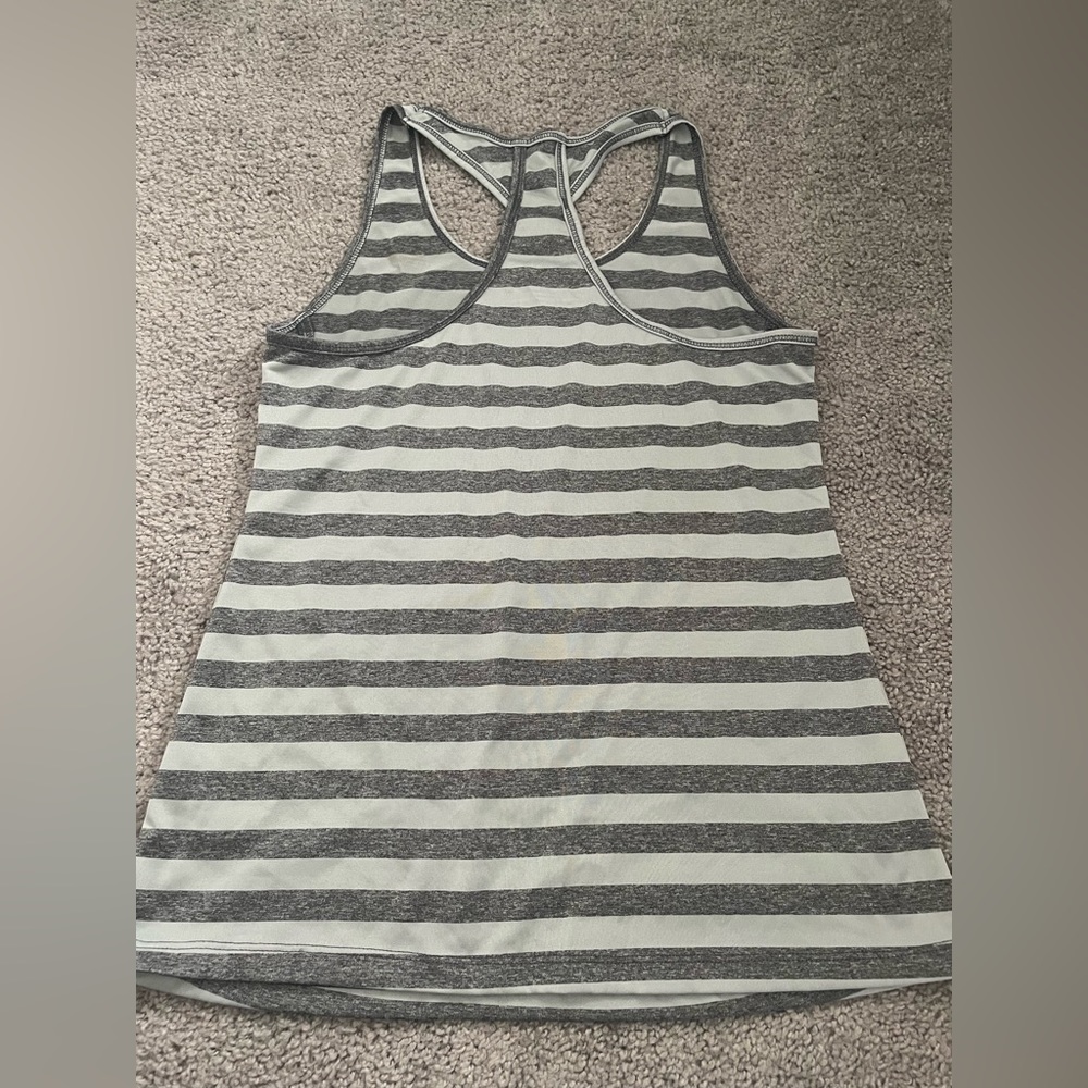 New Balance Exercise Top - Picture 3 of 5